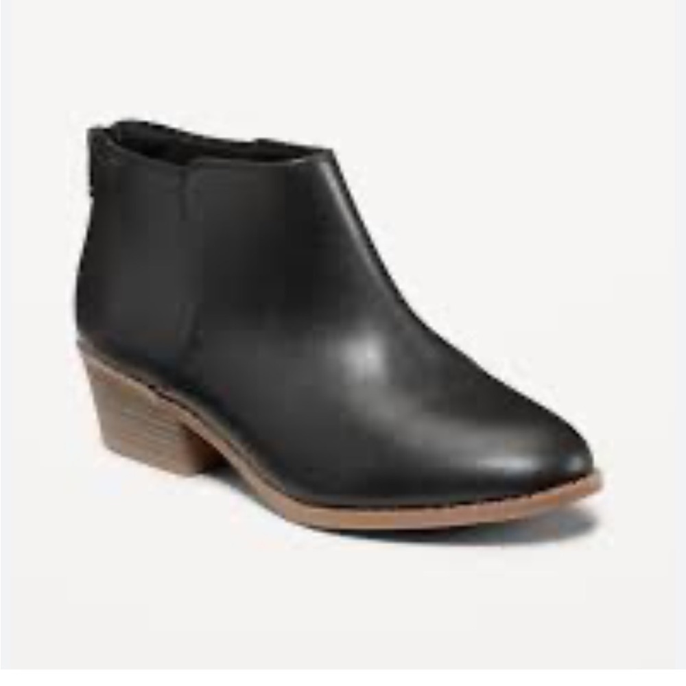 Black leather Ankle Boots with Minimalist Design sz 5